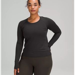 Lululemon Swiftly Tech Long Sleeve Shirt 2.0 
Race Length for women